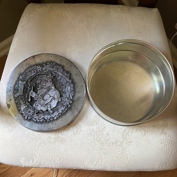Beautiful vintage 1970s pewter Metzke Santa Clause cookie tin metalware - Picture 9 of 12